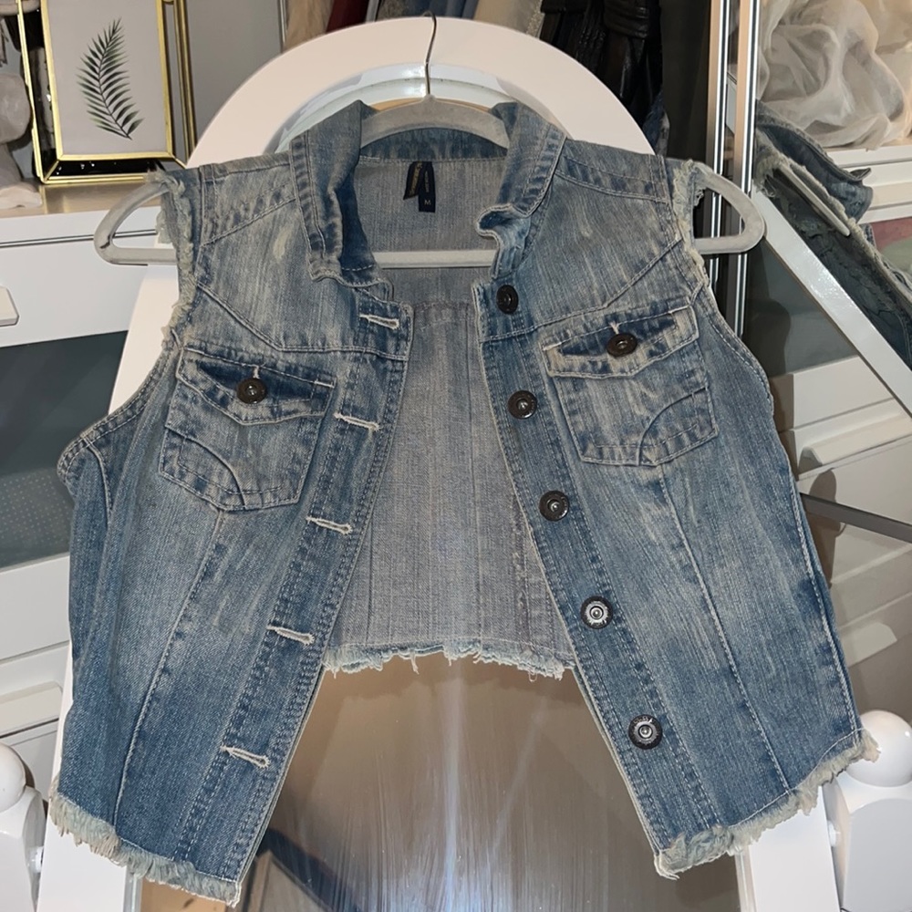 Sleeveless jean jacket